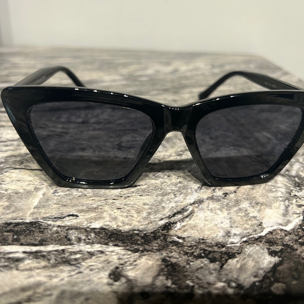 Black Angular Cat-Eye Sunglasses - image 3